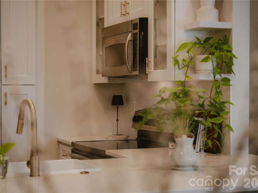 2946 Selwyn Avenue, Charlotte, NC 28209.  MLS# CAR4387931, YatesRealty ID 28119. 