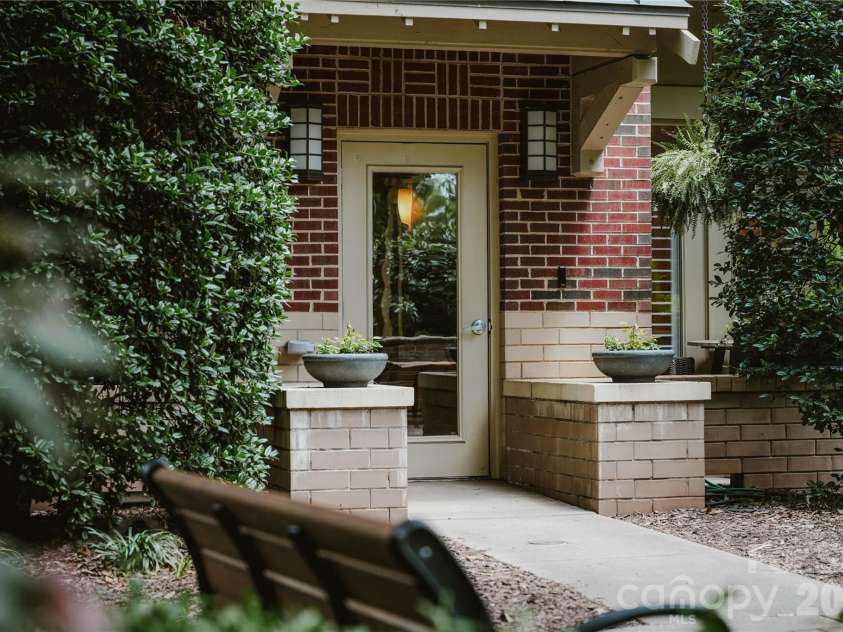 2946 Selwyn Avenue, Charlotte, NC 28209.  MLS# CAR4387931, YatesRealty ID 28119. 