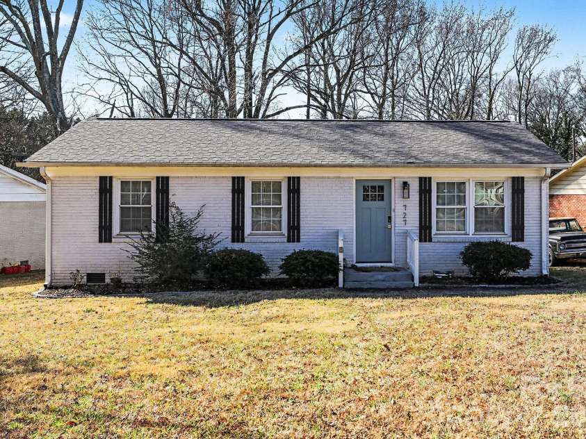 727 Thera Drive, Charlotte, NC 28206.  MLS# CAR4399014, YatesRealty ID 2812. 