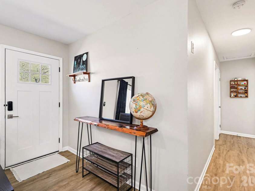 727 Thera Drive, Charlotte, NC 28206.  MLS# CAR4399014, YatesRealty ID 2812. 