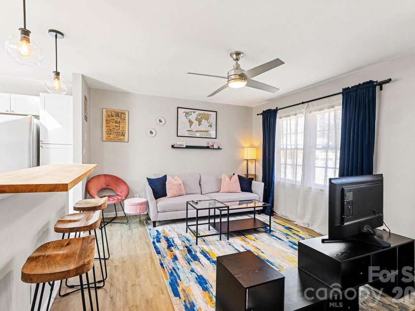727 Thera Drive, Charlotte, NC 28206.  MLS# CAR4399014, YatesRealty ID 2812. 