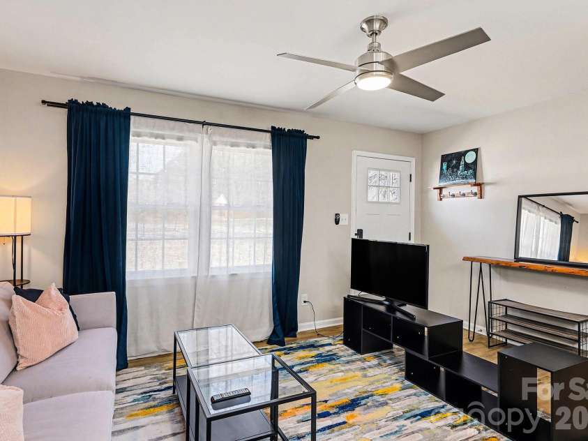 727 Thera Drive, Charlotte, NC 28206.  MLS# CAR4399014, YatesRealty ID 2812. 