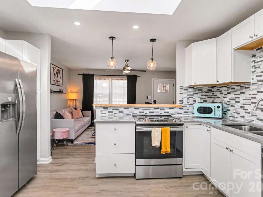 727 Thera Drive, Charlotte, NC 28206.  MLS# CAR4399014, YatesRealty ID 2812. 