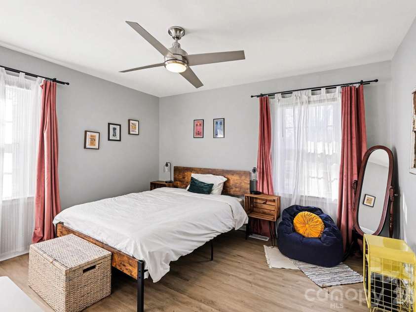 727 Thera Drive, Charlotte, NC 28206.  MLS# CAR4399014, YatesRealty ID 2812. 
