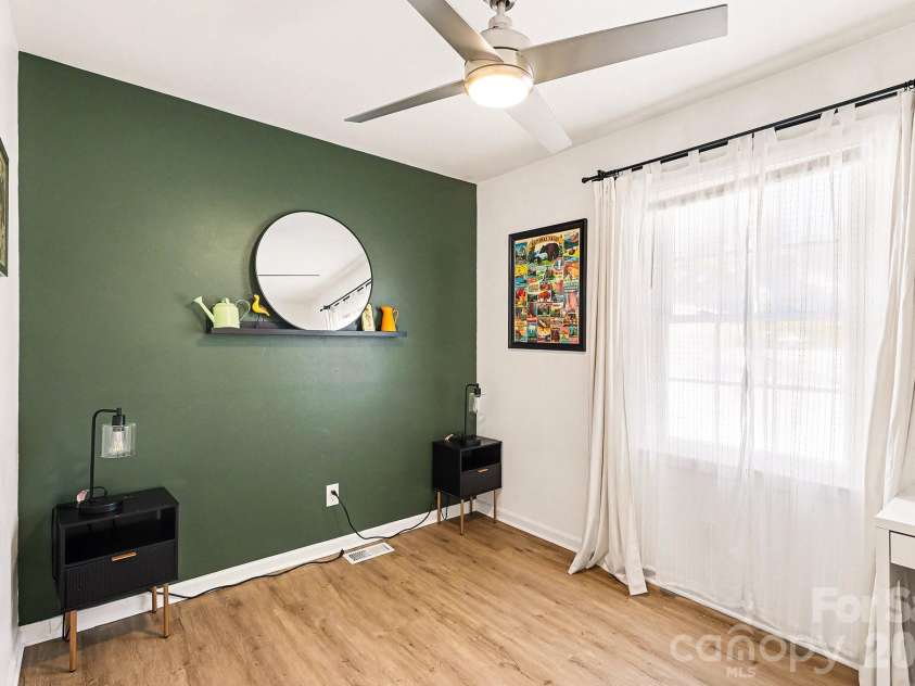727 Thera Drive, Charlotte, NC 28206.  MLS# CAR4399014, YatesRealty ID 2812. 