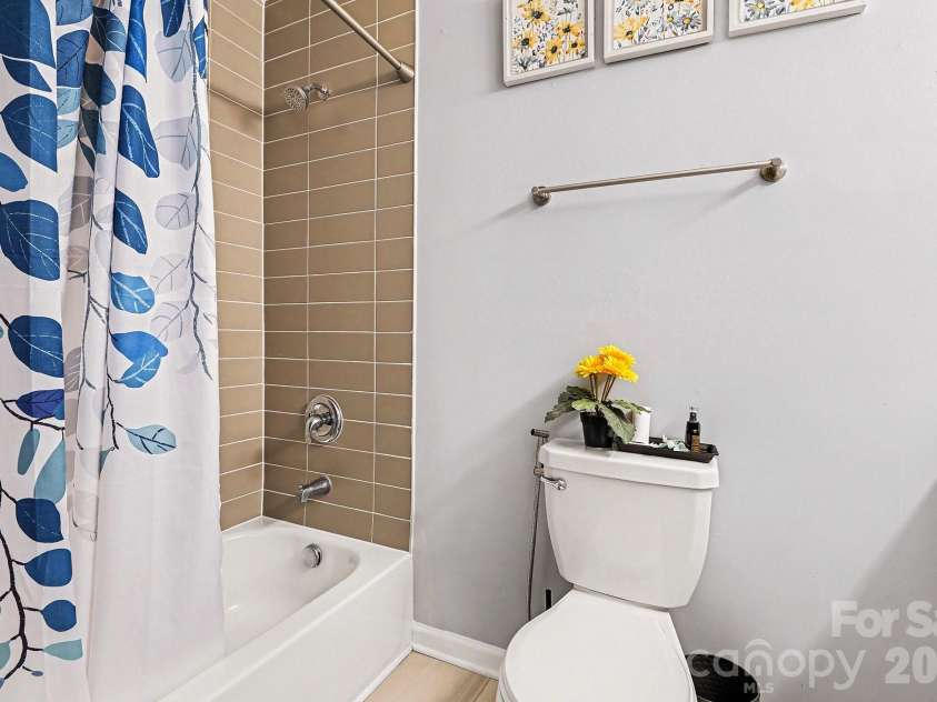 727 Thera Drive, Charlotte, NC 28206.  MLS# CAR4399014, YatesRealty ID 2812. 