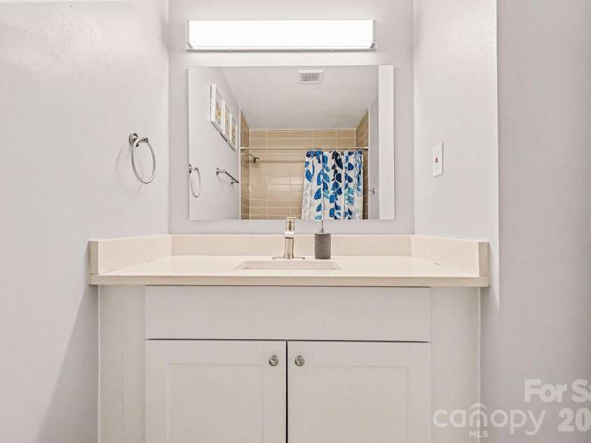 727 Thera Drive, Charlotte, NC 28206.  MLS# CAR4399014, YatesRealty ID 2812. 