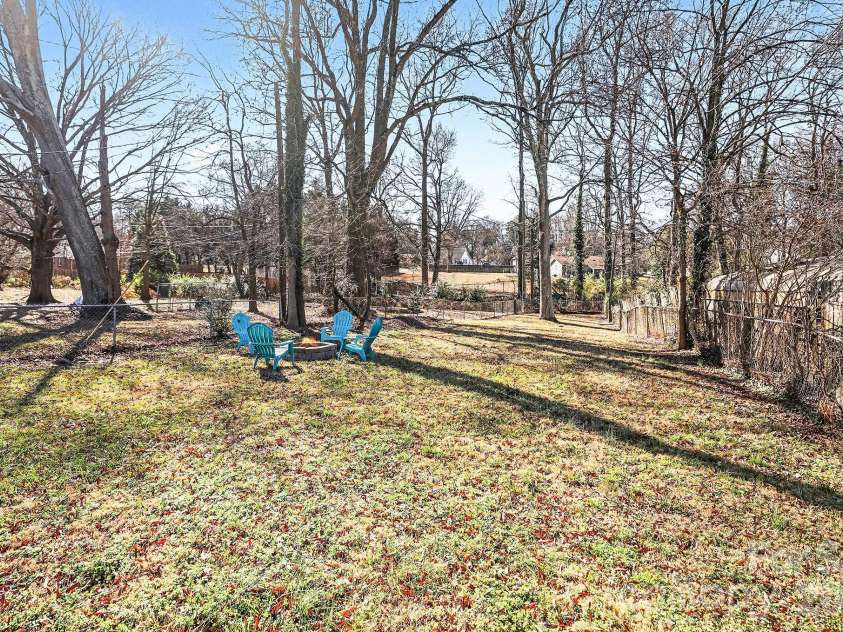 727 Thera Drive, Charlotte, NC 28206.  MLS# CAR4399014, YatesRealty ID 2812. 