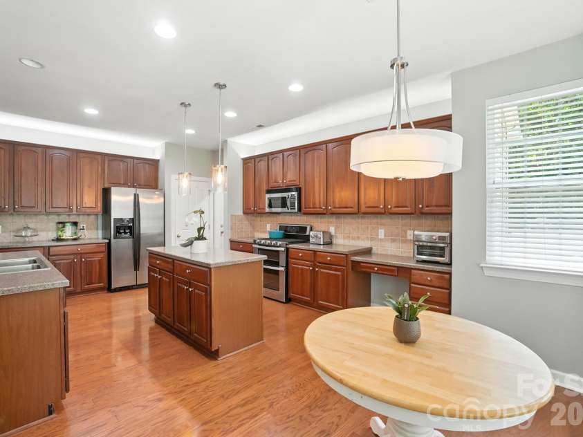 4819 Sandtyn Drive, Waxhaw, NC 28173.  MLS# CAR4282295, YatesRealty ID 28120. Kitchen