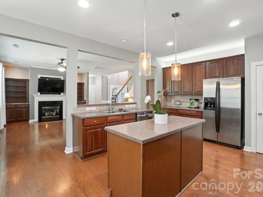 4819 Sandtyn Drive, Waxhaw, NC 28173.  MLS# CAR4282295, YatesRealty ID 28120. Kitchen