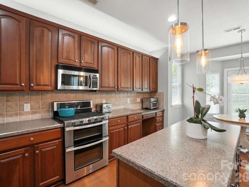 4819 Sandtyn Drive, Waxhaw, NC 28173.  MLS# CAR4282295, YatesRealty ID 28120. Kitchen with gas fireplace