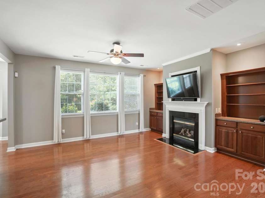 4819 Sandtyn Drive, Waxhaw, NC 28173.  MLS# CAR4282295, YatesRealty ID 28120. Living Room