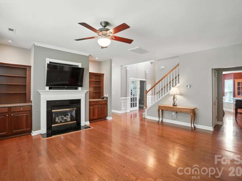 4819 Sandtyn Drive, Waxhaw, NC 28173.  MLS# CAR4282295, YatesRealty ID 28120. Living Room