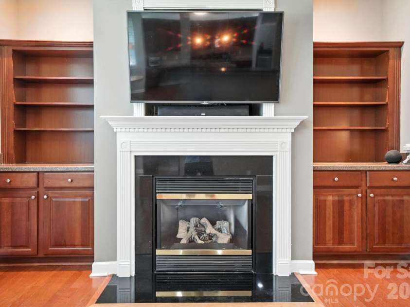 4819 Sandtyn Drive, Waxhaw, NC 28173.  MLS# CAR4282295, YatesRealty ID 28120. Living Room with gas fireplace and custom built ins