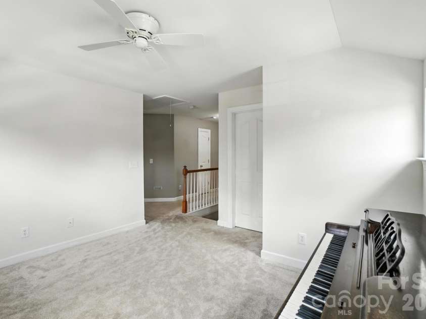 4819 Sandtyn Drive, Waxhaw, NC 28173.  MLS# CAR4282295, YatesRealty ID 28120. Upstairs loft