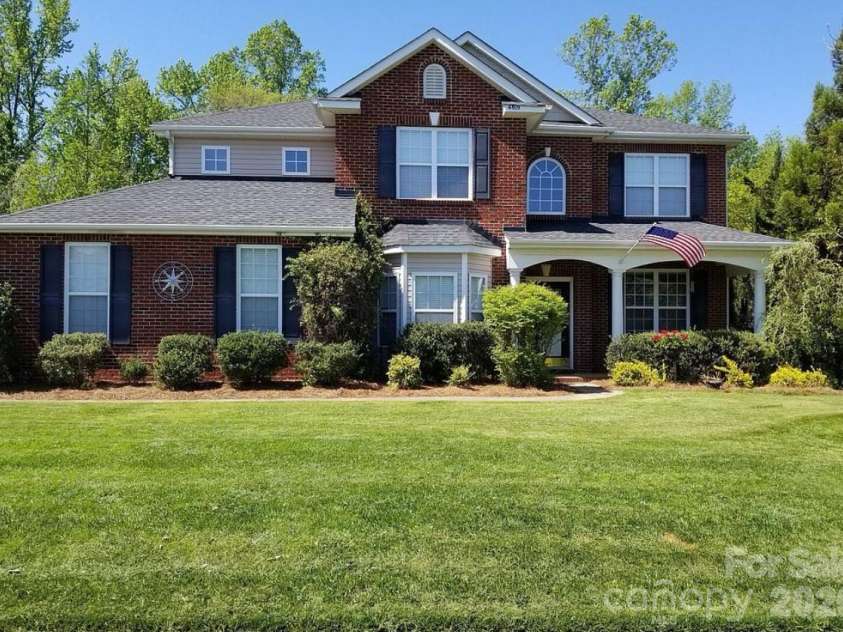 4819 Sandtyn Drive, Waxhaw, NC 28173.  MLS# CAR4282295, YatesRealty ID 28120. Welcome home!