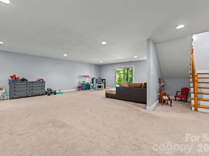 11 Jupiter Hills Drive, Weaverville, NC 28787.  MLS# CAR4388629, YatesRealty ID 28121. 