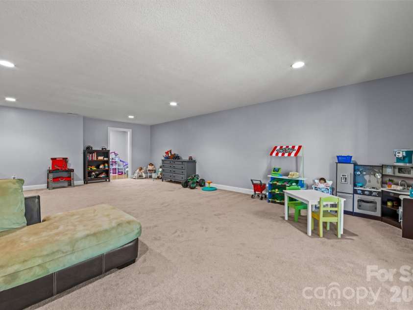 11 Jupiter Hills Drive, Weaverville, NC 28787.  MLS# CAR4388629, YatesRealty ID 28121. 