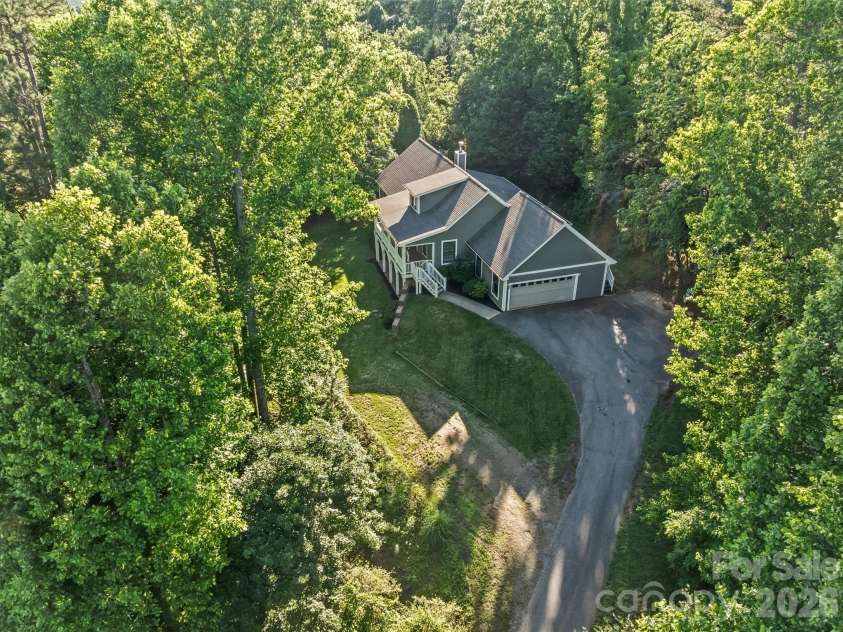 11 Jupiter Hills Drive, Weaverville, NC 28787.  MLS# CAR4388629, YatesRealty ID 28121. 