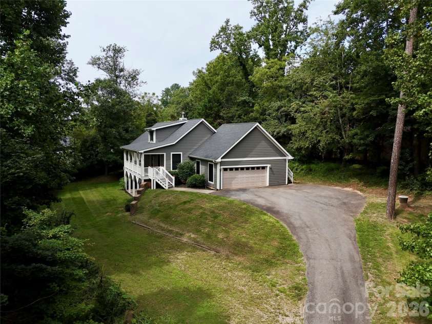 11 Jupiter Hills Drive, Weaverville, NC 28787.  MLS# CAR4418516, YatesRealty ID 28121. 