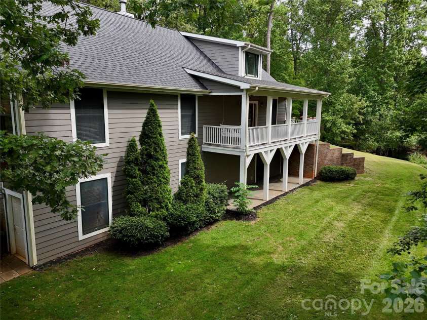 11 Jupiter Hills Drive, Weaverville, NC 28787.  MLS# CAR4418516, YatesRealty ID 28121. 