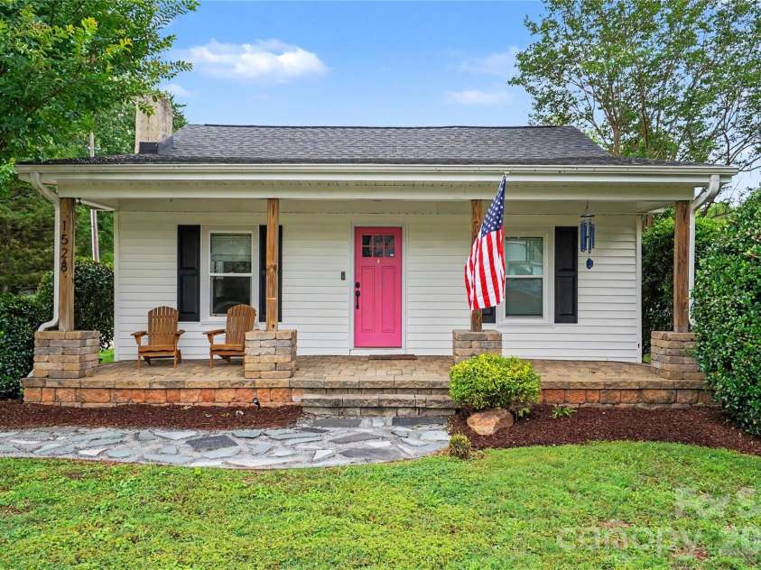 1528 Point Road, Belmont, NC 28012.  MLS# CAR4388384, YatesRealty ID 28122. 
