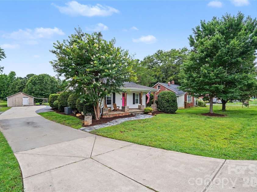1528 Point Road, Belmont, NC 28012.  MLS# CAR4388384, YatesRealty ID 28122. 