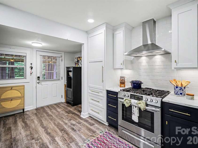 1528 Point Road, Belmont, NC 28012.  MLS# CAR4388384, YatesRealty ID 28122. 