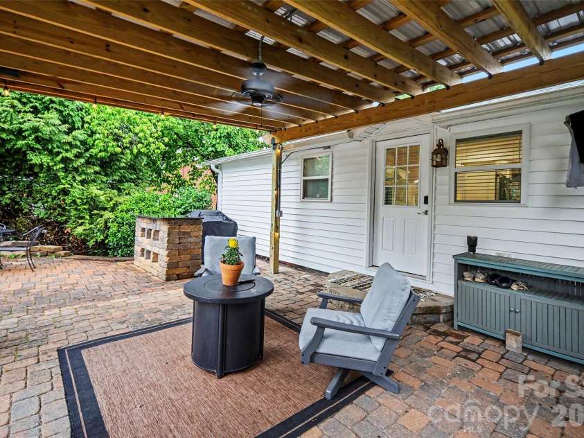 1528 Point Road, Belmont, NC 28012.  MLS# CAR4388384, YatesRealty ID 28122. 