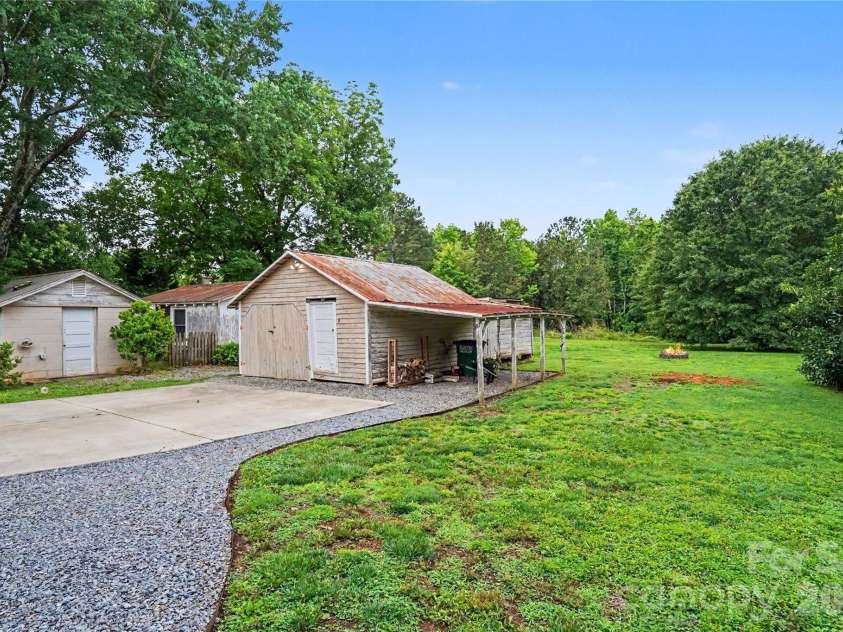 1528 Point Road, Belmont, NC 28012.  MLS# CAR4388384, YatesRealty ID 28122. 