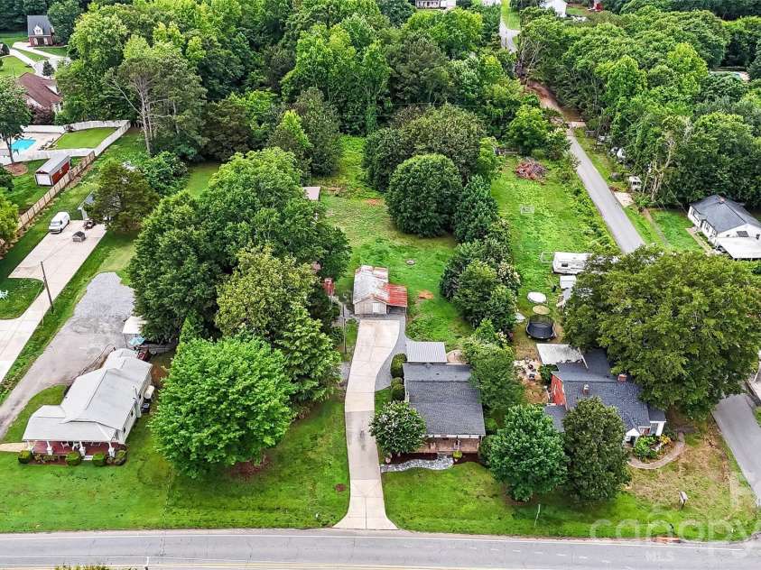 1528 Point Road, Belmont, NC 28012.  MLS# CAR4388384, YatesRealty ID 28122. 