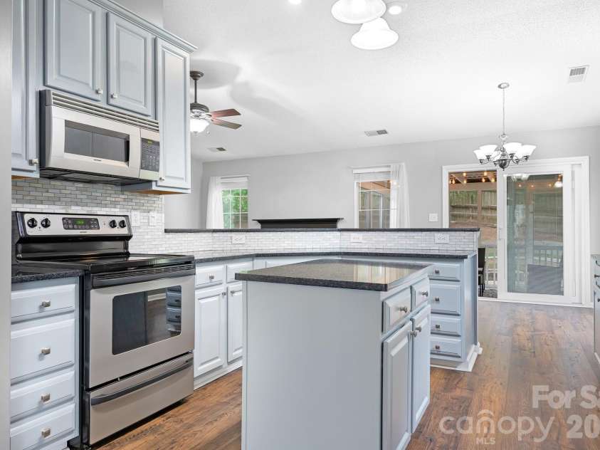 8940 Raven Park Drive, Charlotte, NC 28216.  MLS# CAR4388113, YatesRealty ID 28123. 