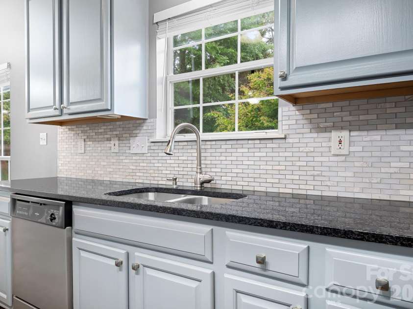 8940 Raven Park Drive, Charlotte, NC 28216.  MLS# CAR4388113, YatesRealty ID 28123. 