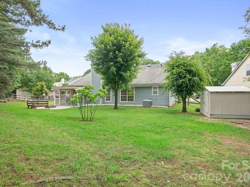 8940 Raven Park Drive, Charlotte, NC 28216.  MLS# CAR4388113, YatesRealty ID 28123. 