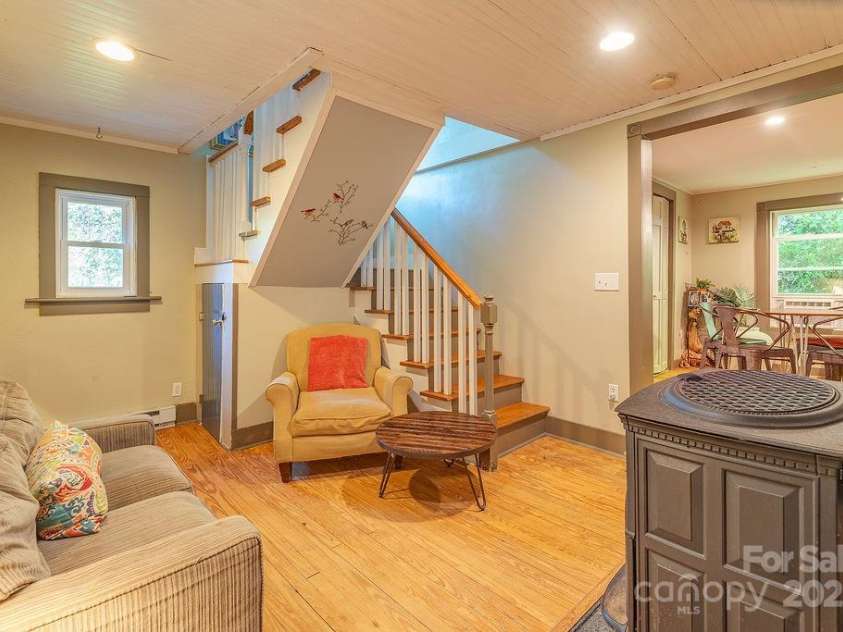 67 Hardwick Branch Drive, Marshall, NC 28753.  MLS# CAR4278381, YatesRealty ID 28124. 