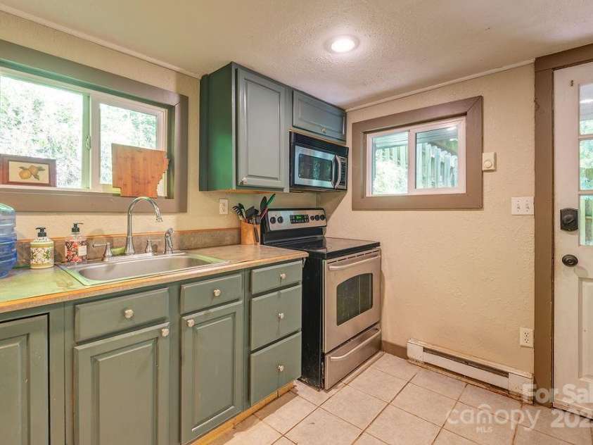 67 Hardwick Branch Drive, Marshall, NC 28753.  MLS# CAR4278381, YatesRealty ID 28124. 