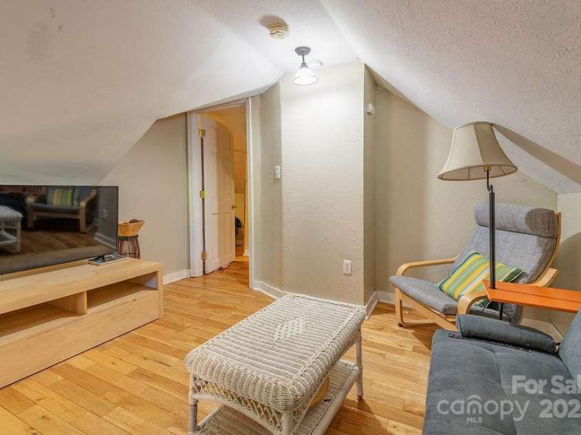 67 Hardwick Branch Drive, Marshall, NC 28753.  MLS# CAR4278381, YatesRealty ID 28124. 