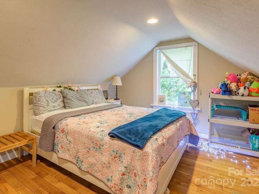 67 Hardwick Branch Drive, Marshall, NC 28753.  MLS# CAR4278381, YatesRealty ID 28124. 