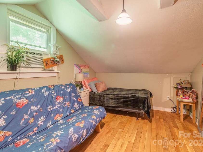 67 Hardwick Branch Drive, Marshall, NC 28753.  MLS# CAR4278381, YatesRealty ID 28124. 