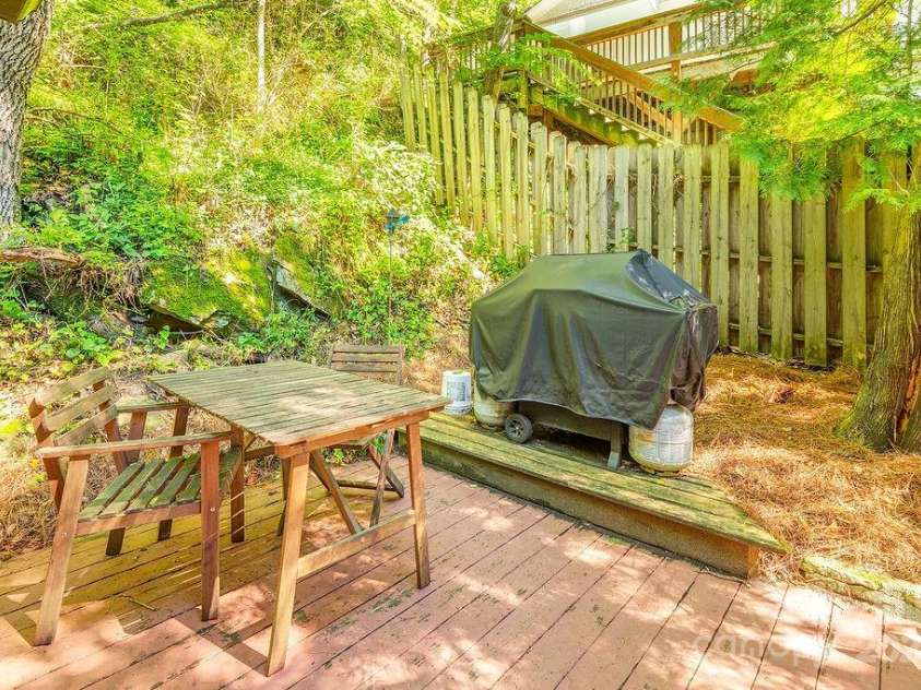 67 Hardwick Branch Drive, Marshall, NC 28753.  MLS# CAR4278381, YatesRealty ID 28124. 