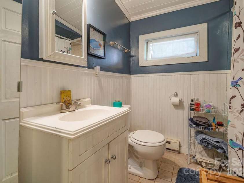 67 Hardwick Branch Drive, Marshall, NC 28753.  MLS# CAR4278381, YatesRealty ID 28124. Full bath on main level