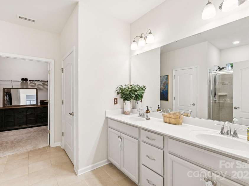 239 Kentmere Lane, Clover, SC 29710.  MLS# CAR4283271, YatesRealty ID 28125. 