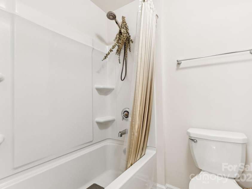 239 Kentmere Lane, Clover, SC 29710.  MLS# CAR4283271, YatesRealty ID 28125. 