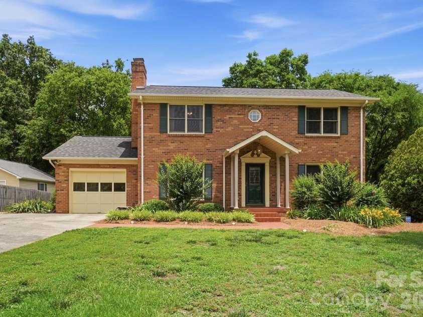 804 Mcgregor Drive, Concord, NC 28025.  MLS# CAR4389619, YatesRealty ID 28125. 