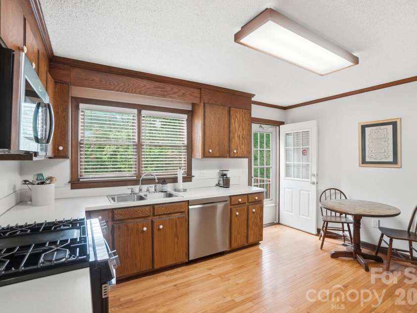 804 Mcgregor Drive, Concord, NC 28025.  MLS# CAR4389619, YatesRealty ID 28125. 