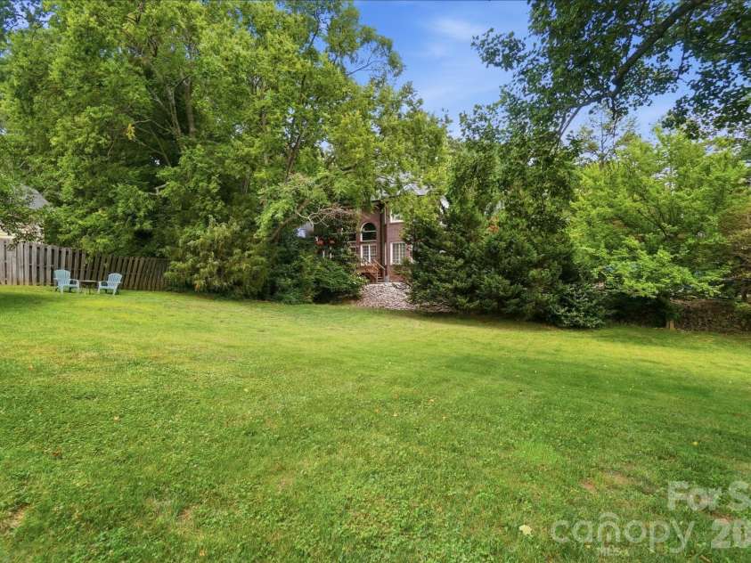 804 Mcgregor Drive, Concord, NC 28025.  MLS# CAR4389619, YatesRealty ID 28125. 