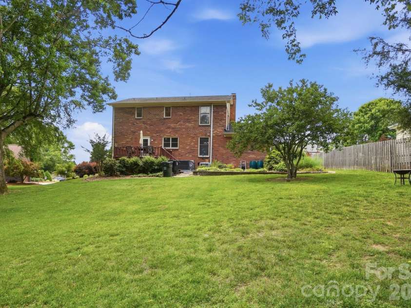 804 Mcgregor Drive, Concord, NC 28025.  MLS# CAR4389619, YatesRealty ID 28125. 