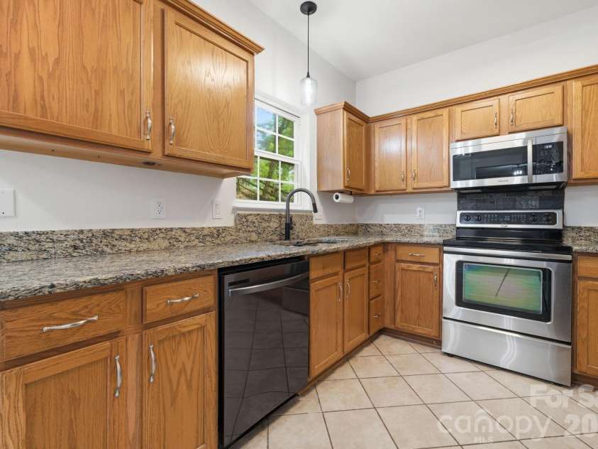 127 Citation Drive, Mooresville, NC 28117.  MLS# CAR4389366, YatesRealty ID 28127. 
