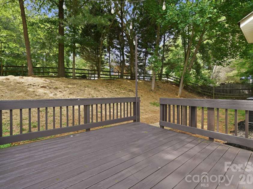 127 Citation Drive, Mooresville, NC 28117.  MLS# CAR4389366, YatesRealty ID 28127. 