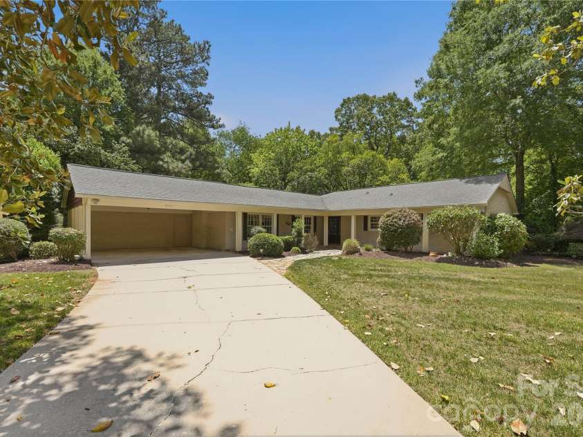 6014 Glenridge Road, Charlotte, NC 28211.  MLS# CAR4386522, YatesRealty ID 28128. 